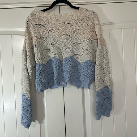 NWT Miami - Franchesca’s Blue and Cream Summer Cropped Sweater. Size Medium. - Picture 2 of 9